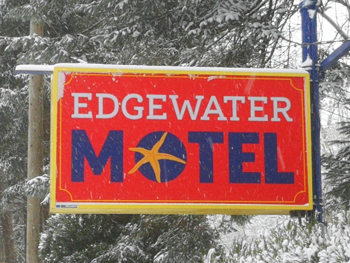 Edgewater Motel Кэмпбелл-Ривер Экстерьер фото